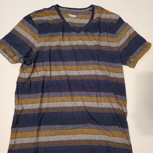 Old Navy t-shirt ahirt